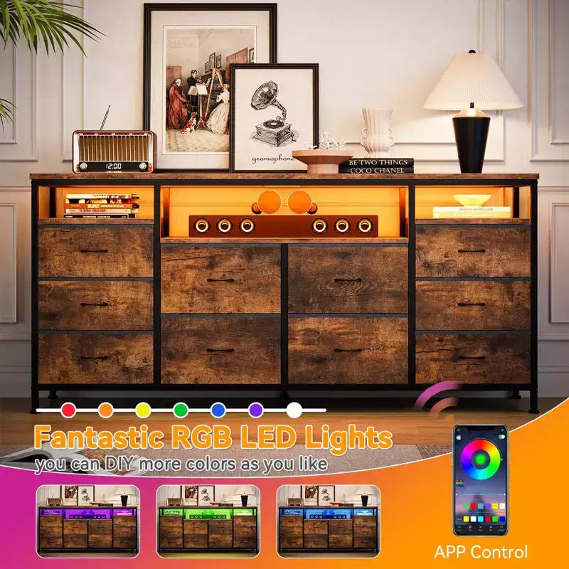 Comò nero da 63,3 pollici per camera da letto, comò a 10 cassetti porta TV per TV da 65, 70, 75 pollici, cassettiera in tessuto con luci LED e prese di corrente