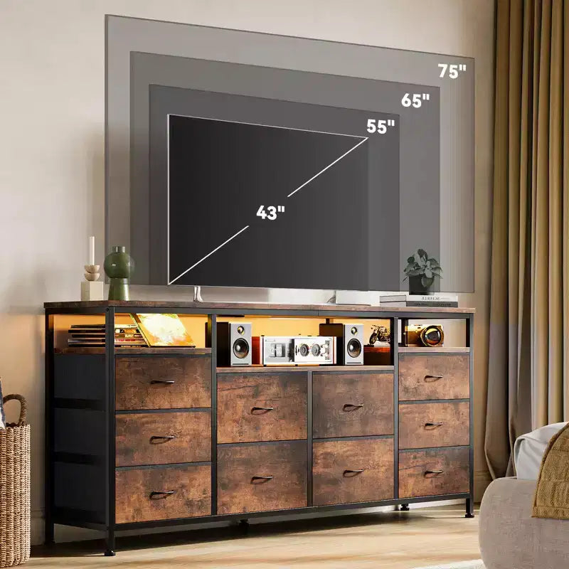 Comò nero da 63,3 pollici per camera da letto, comò a 10 cassetti porta TV per TV da 65, 70, 75 pollici, cassettiera in tessuto con luci LED e prese di corrente