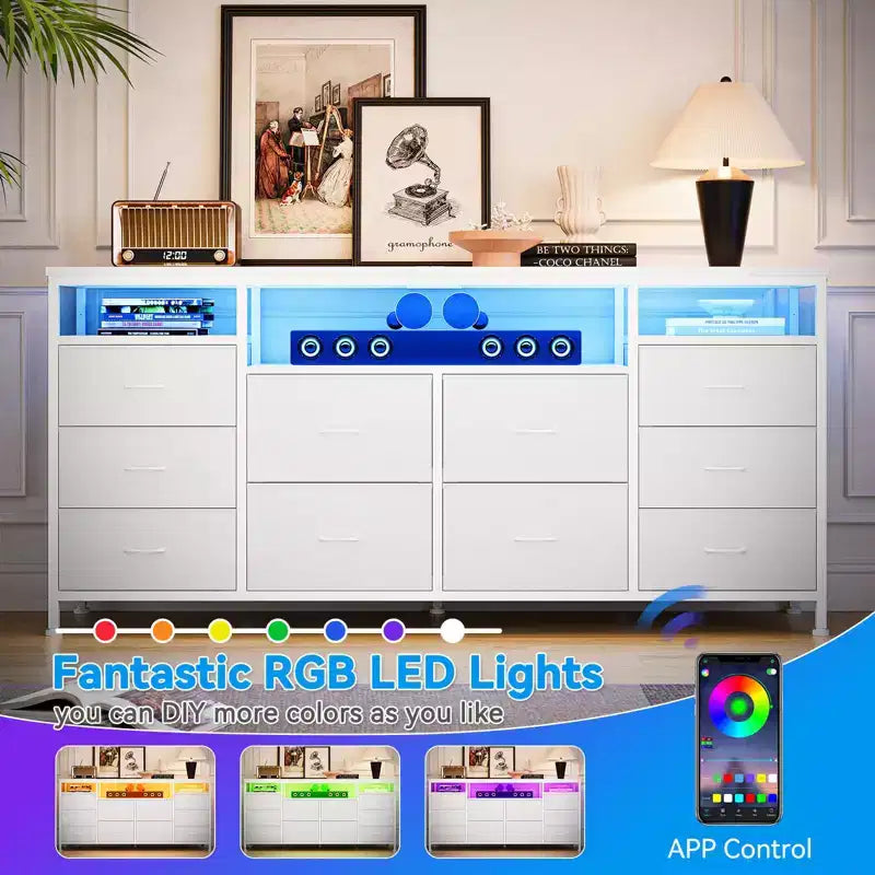 Comò nero da 63,3 pollici per camera da letto, comò a 10 cassetti porta TV per TV da 65, 70, 75 pollici, cassettiera in tessuto con luci LED e prese di corrente