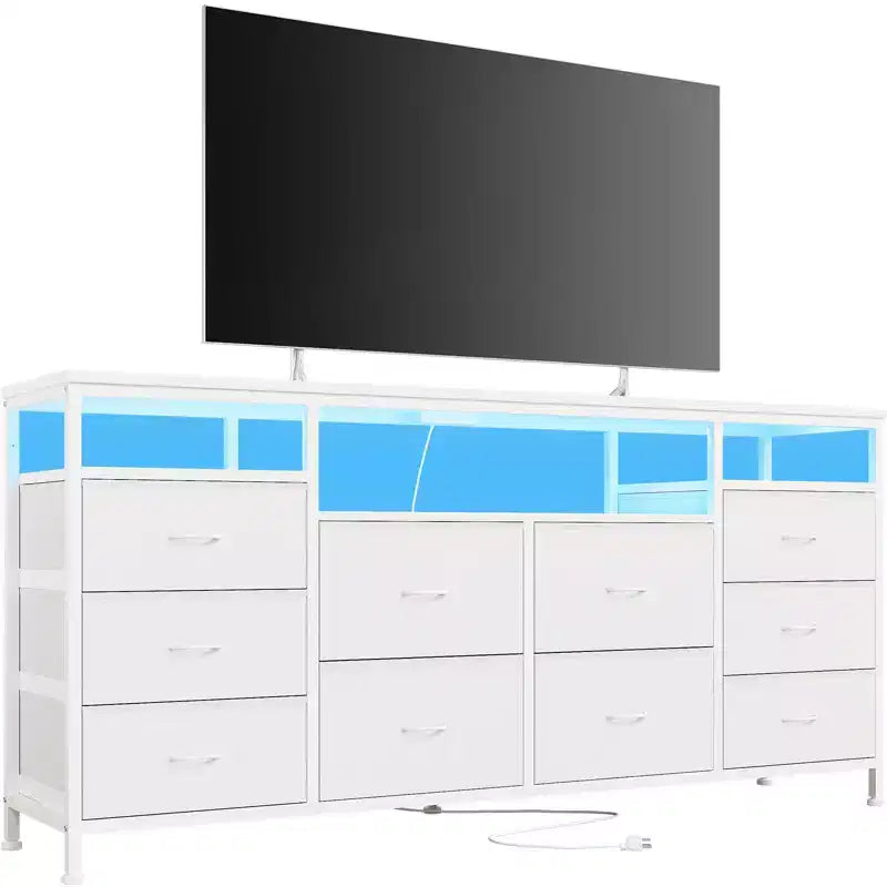Comò nero da 63,3 pollici per camera da letto, comò a 10 cassetti porta TV per TV da 65, 70, 75 pollici, cassettiera in tessuto con luci LED e prese di corrente