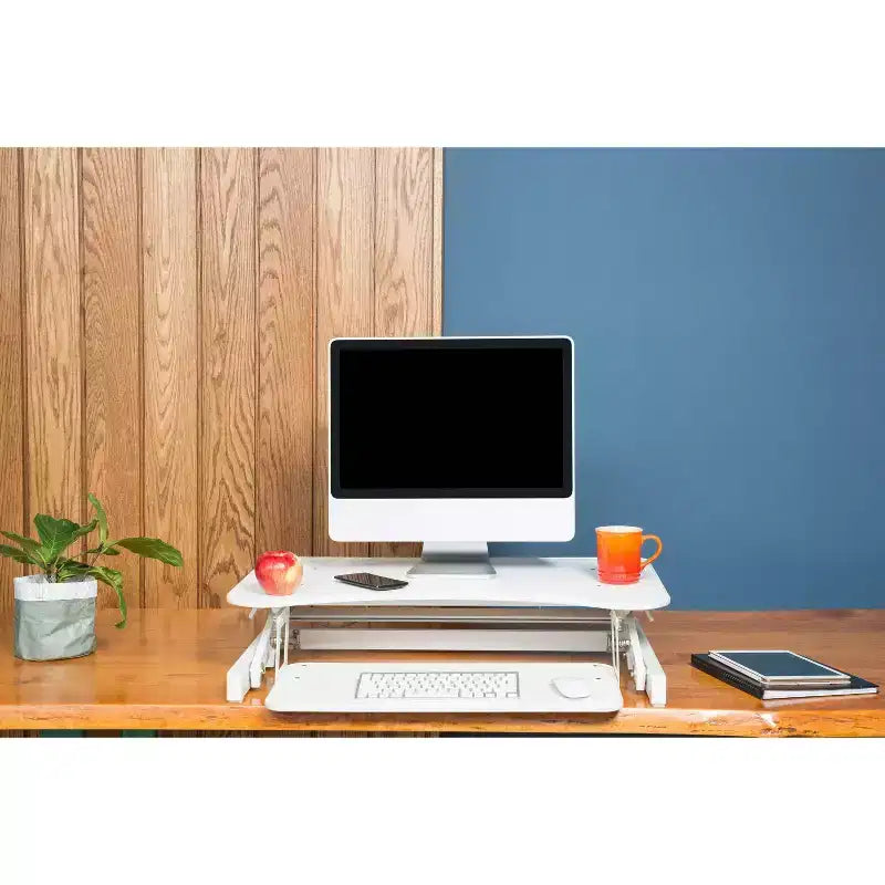 Rialzo convertibile da scrivania da seduto a in piedi con altezza regolabile, ergonomico, colore bianco: supporto portatile per laptop con vassoio per tastiera